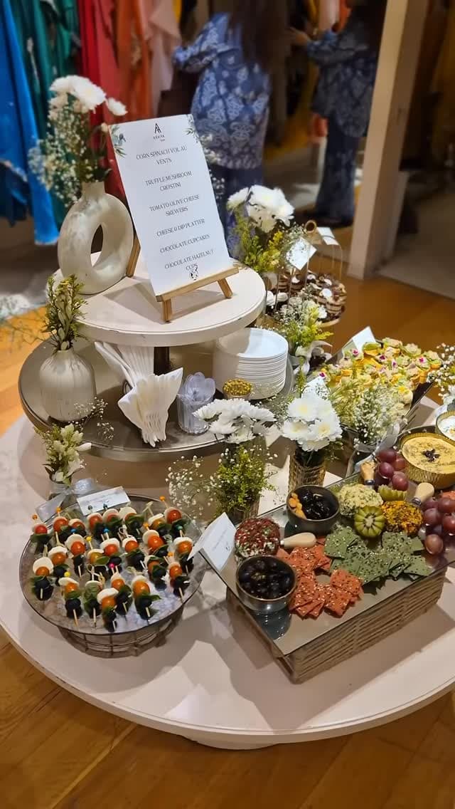 When fashion meets flavor ✨ We styled a bespoke grazing table for Araiya by Aza, blending elegance, creativity, and taste into one perfec…