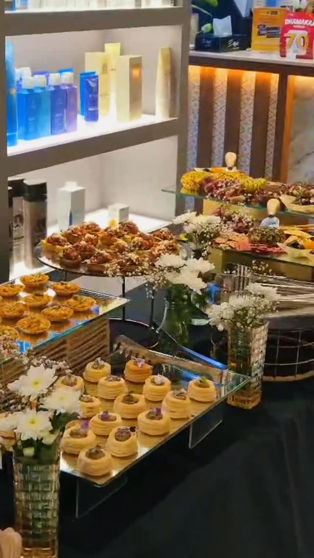 A setup that blended beauty, flavor, and style — just like Envi Salon itself. 💛✨ From a bespoke grazing table to curated catering, every…