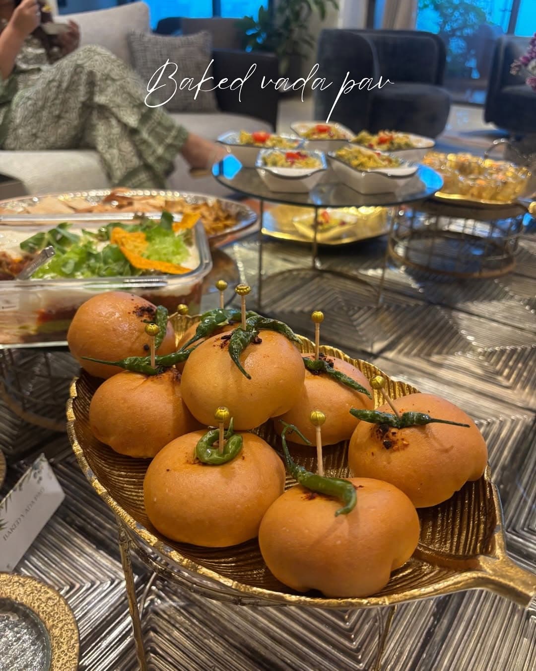 This house party menu was anything but ordinary 🌸 A mix of comfort classics with a global twist — think Pav Bhaji Fondue, Baked Vada Pav…